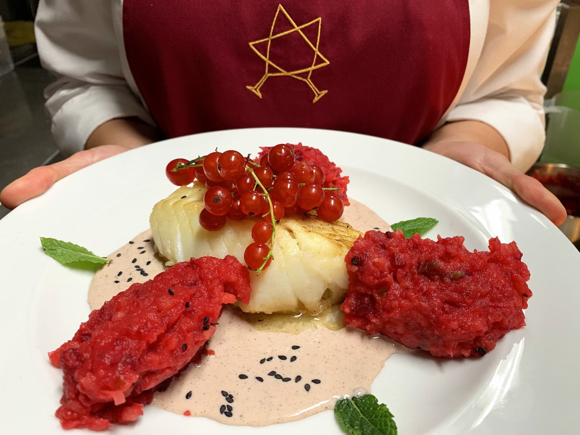 Steinbeißer mit Rote Beete-Rissotto auf Johannisbeere-Vanille-Sosse